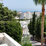 Luxurious With Community Pool & Balcony In Puerto Banus アパート
