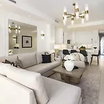 Luxurious With Community Pool & Balcony In Puerto Banus アパート *