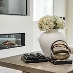 Luxurious With Community Pool & Balcony In Puerto Banus アパート
