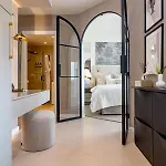 アパート Luxurious With Community Pool & Balcony In Puerto Banus マルベーリャ