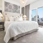 アパート Luxurious With Community Pool & Balcony In Puerto Banus