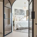 アパート Luxurious With Community Pool & Balcony In Puerto Banus マルベーリャ