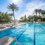 Luxurious With Community Pool & Balcony In Puerto Banus マルベーリャ