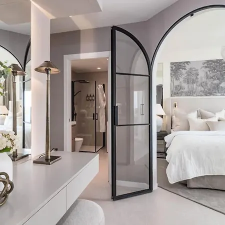 Luxurious With Community Pool & Balcony In Puerto Banus Apartment Marbella