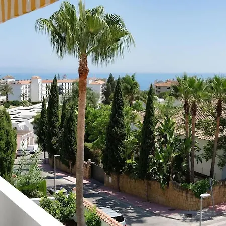 Apartment Luxurious With Community Pool & Balcony In Puerto Banus *