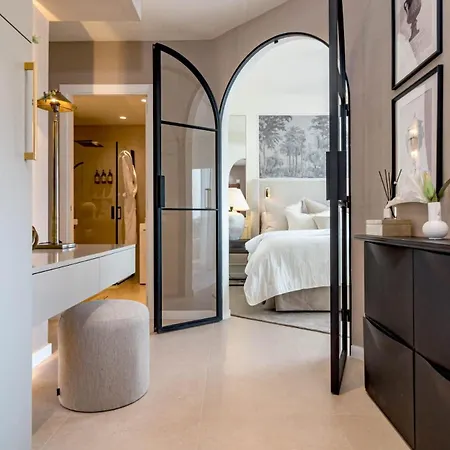 Apartmán Luxurious With Community Pool & Balcony In Puerto Banus Marbella