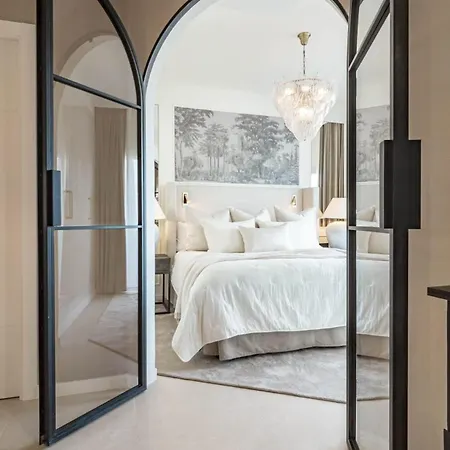 Apartmán Luxurious With Community Pool & Balcony In Puerto Banus Marbella