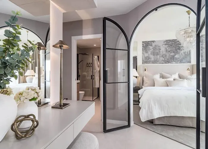 Luxurious With Community Pool & Balcony In Puerto Banus Apartment Marbella