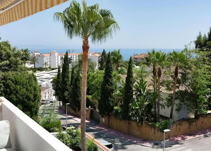 Apartment Luxurious With Community Pool & Balcony In Puerto Banus *
