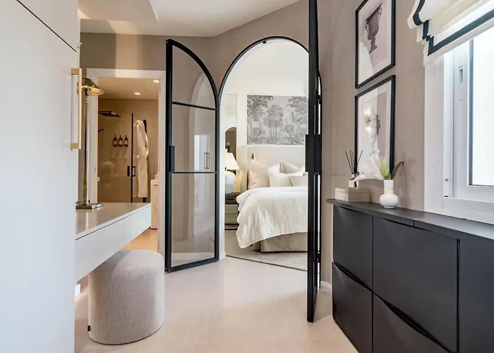Luxurious With Community Pool & Balcony In Puerto Banus Apartment Marbella