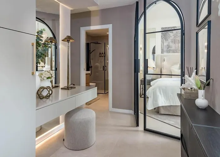 Luxurious With Community Pool & Balcony In Puerto Banus * Marbella